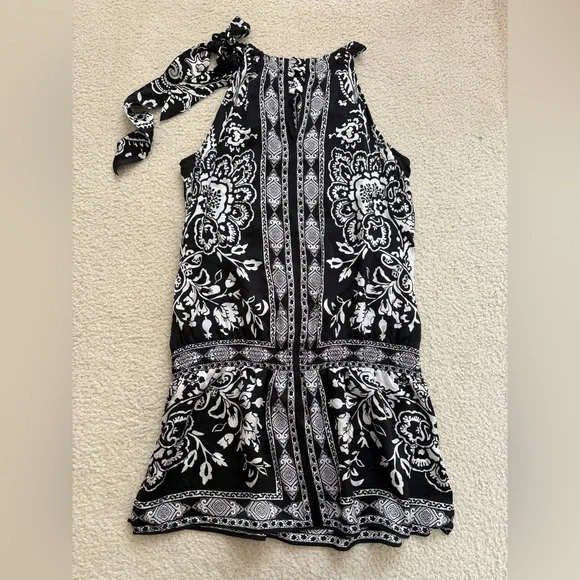 White House Black Market 100% silk black floral paisley top w/ tie neck, sz M - Picture 7 of 7